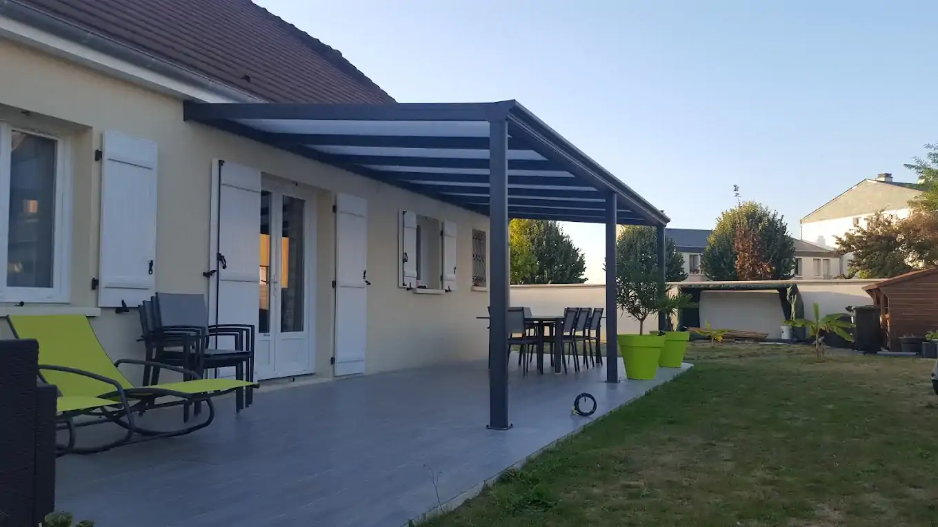 Quelle pergola choisir pour votre terrasse ? Le guide complet pour bien choisir sa pergola en Vendée